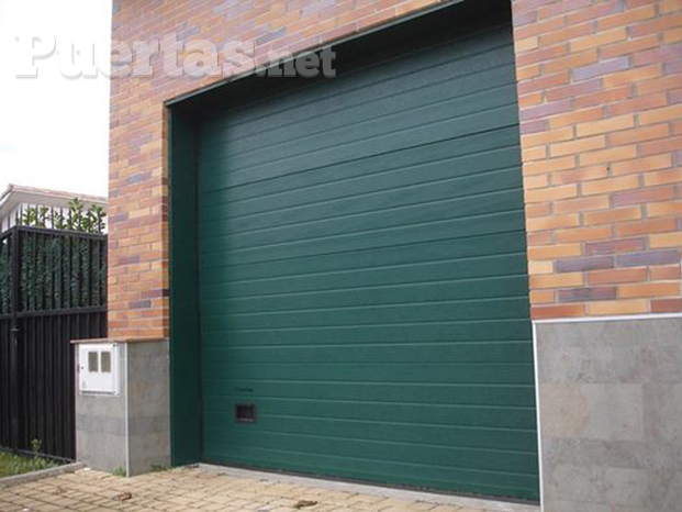 Instalación puertas garaje seccionales Navarra