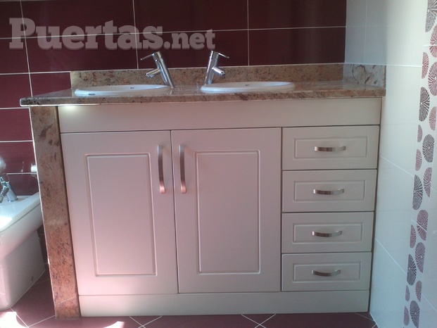 Fabricamos muebles de baño a medida en Maderávila