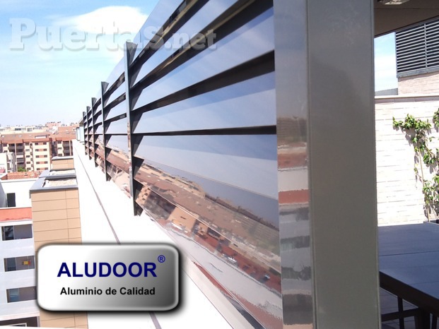ALUDOOR, Valla de aluminio de calidad ventilada en ático
